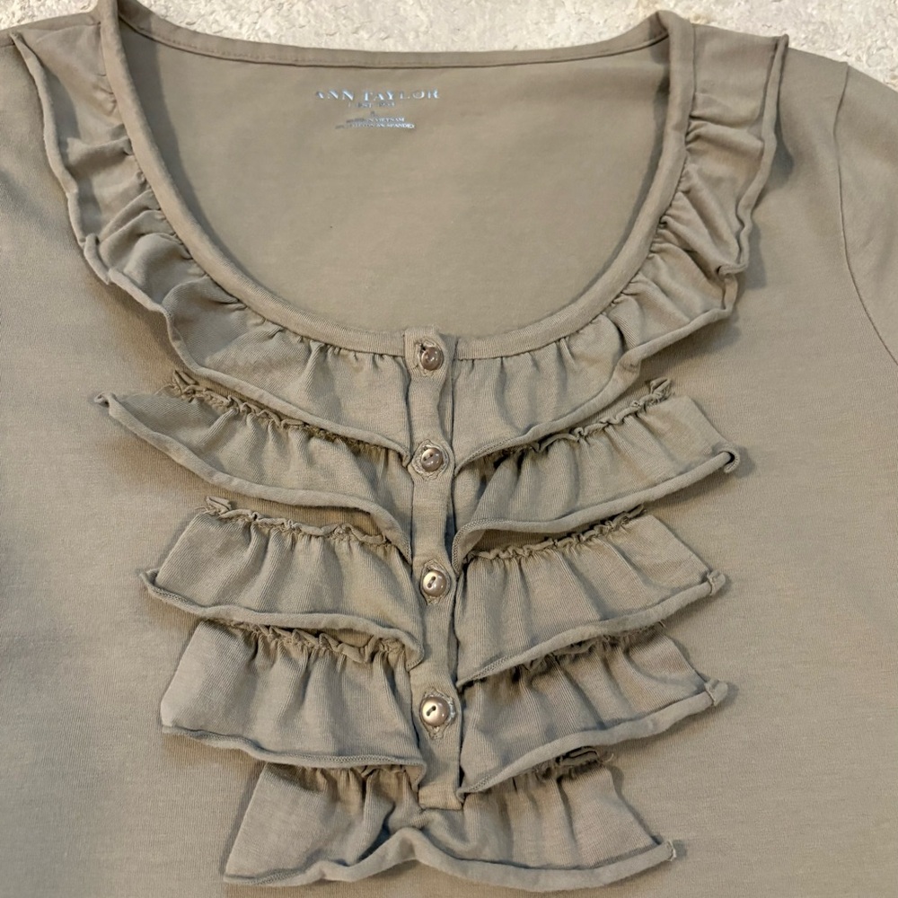 Ann Taylor Ruffle Button Front Tan Short Sleeve Tee Size Large - Picture 2 of 9